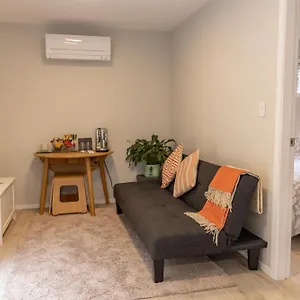 Back Garden Flat With Free On Street Parking And Fiber Wifi - 15 Mins To Ferry, Stadium, Cbd Wellington